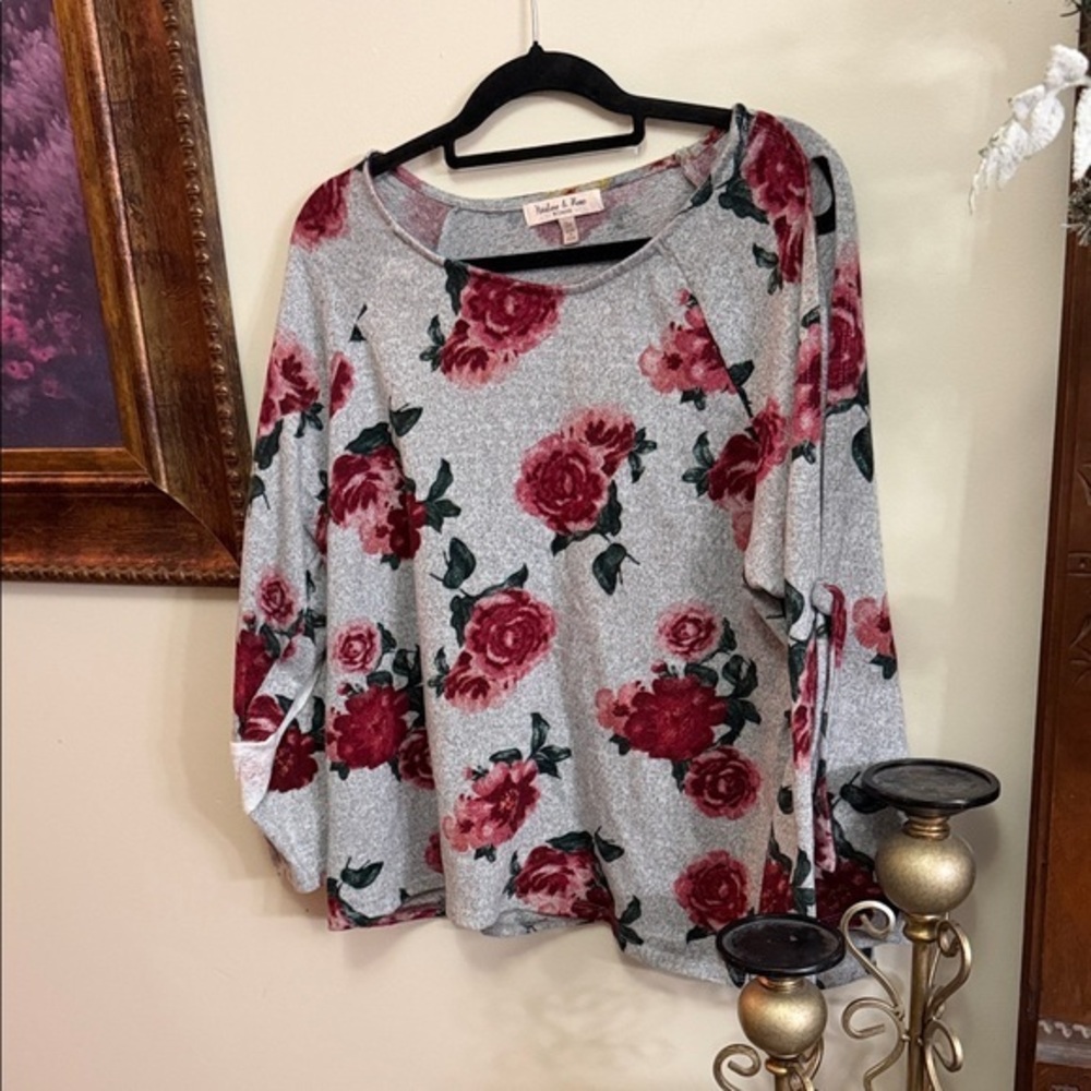 Maison Jules Gray and Red Floral Long Sleeve Top gold shoulder